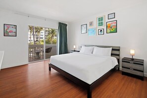 スイート 1 ベッドル  ーム バルコニー ベイビュー (King) | セーフティボックス (室内)、デスク、遮光カーテン、アイロン / アイロン台