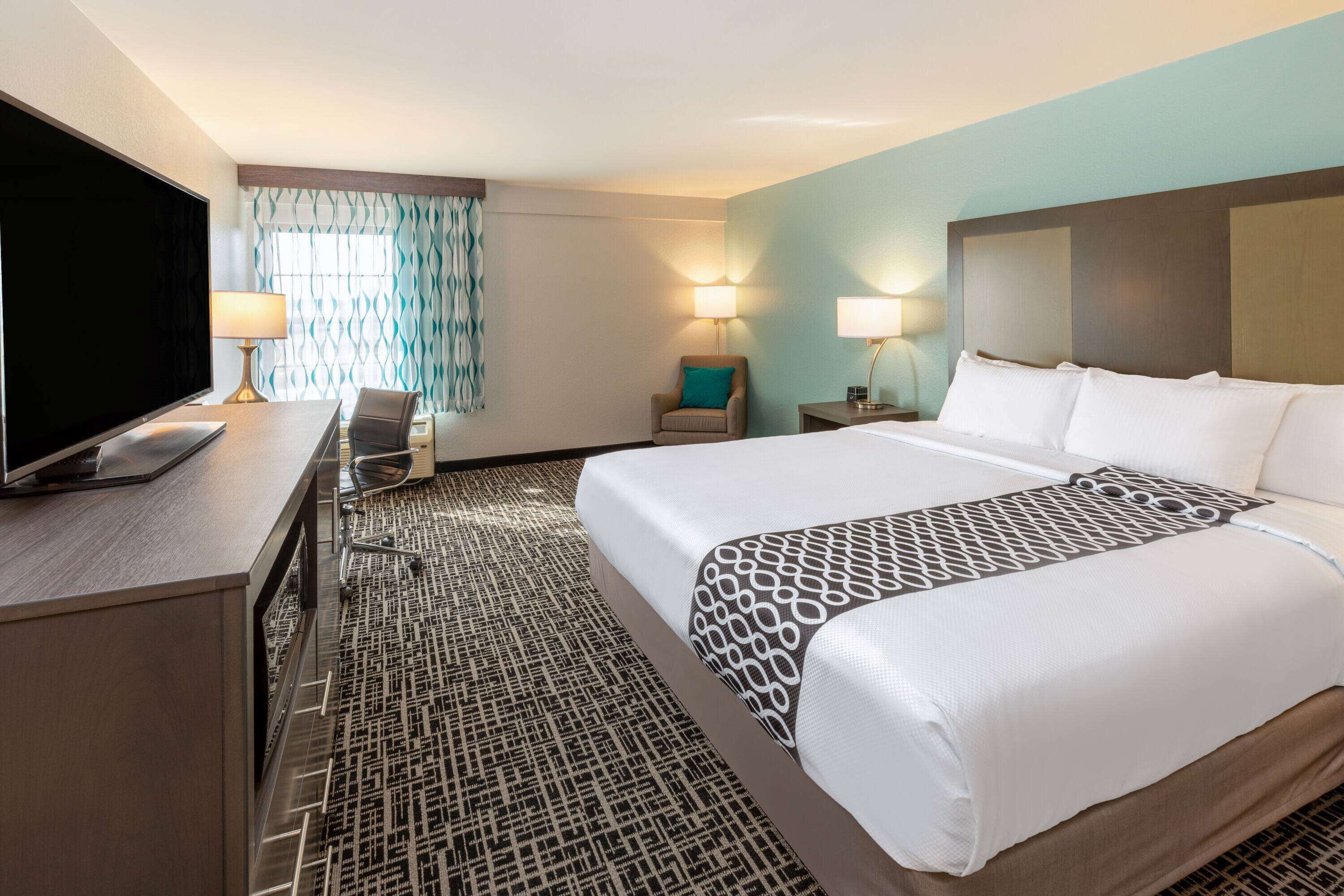 Desk, iron/ironing board, free WiFi, bed sheets