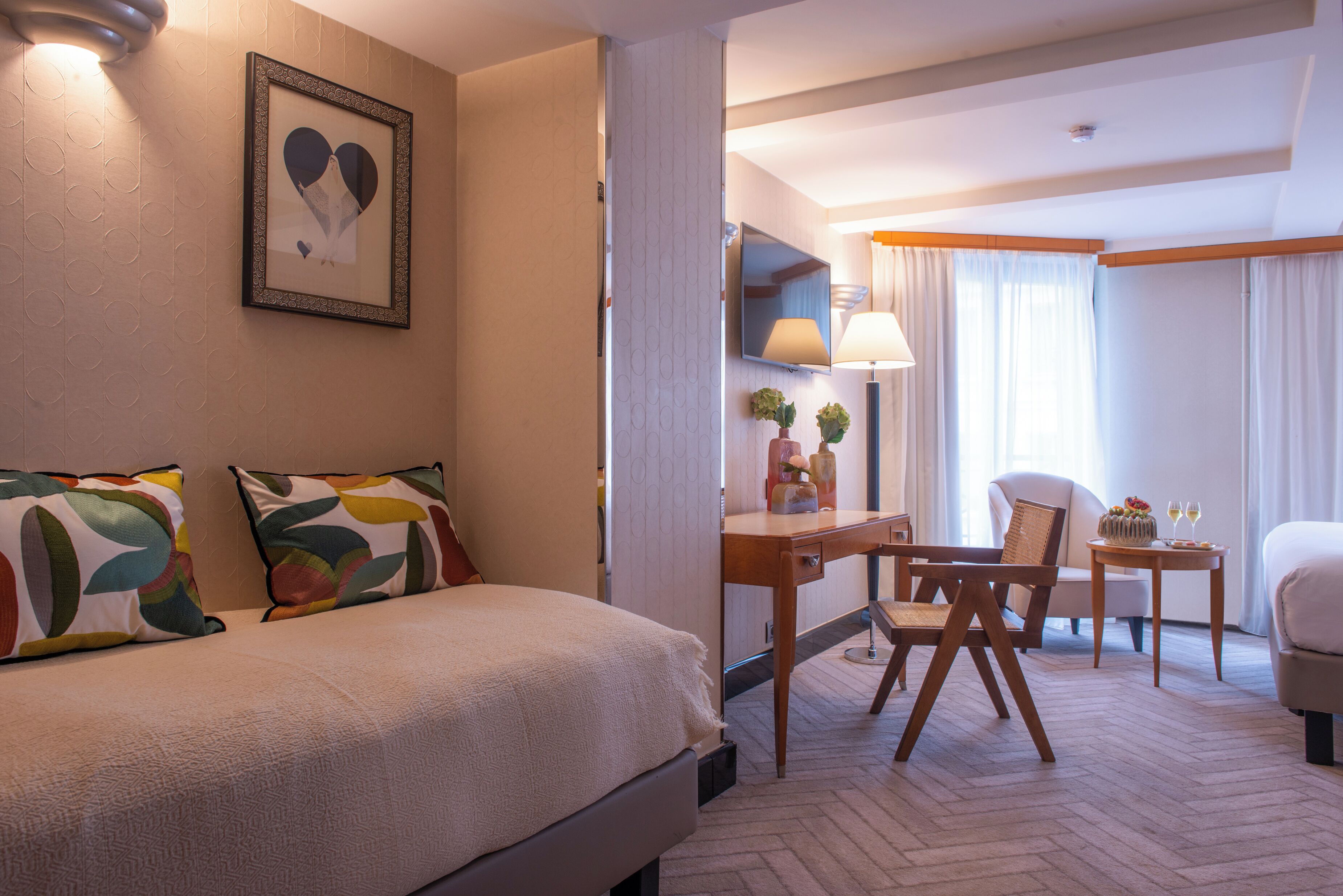 Junior Suite | Living area | Plasma TV, pay films