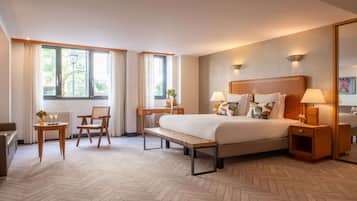 Junior Suite (Executive) | Premium bedding, in-room safe, desk, blackout drapes