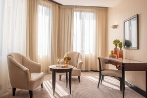 Prestige Suite | Wohnbereich | Plasmafernseher, Pay-TV