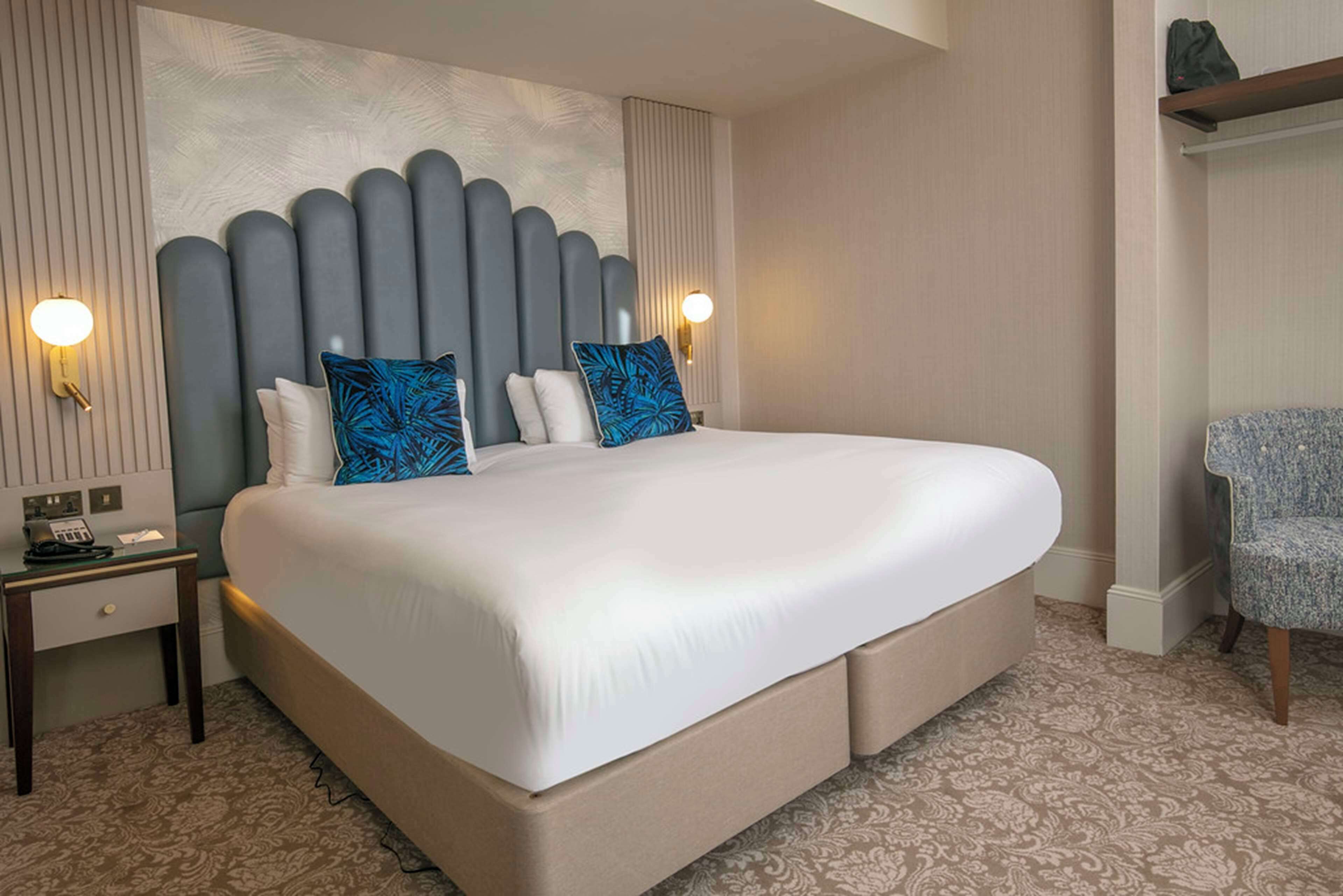 Premium Room, 1 King Bed | Premium bedding, minibar, in-room safe, individually decorated
