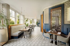 Frühstück, Mittagessen, britische Küche, Blick auf den Garten