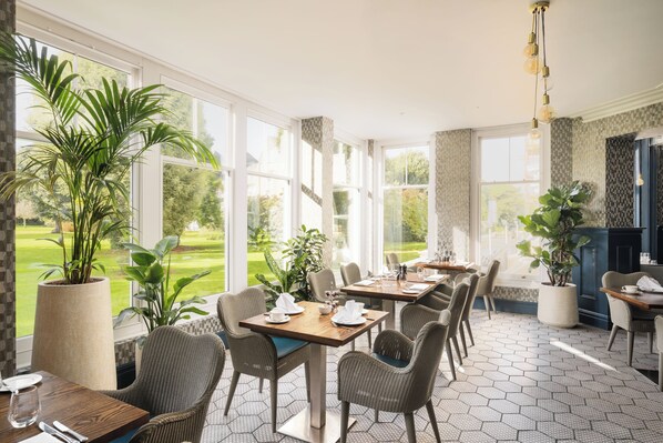 Frühstück, Mittagessen, britische Küche, Blick auf den Garten