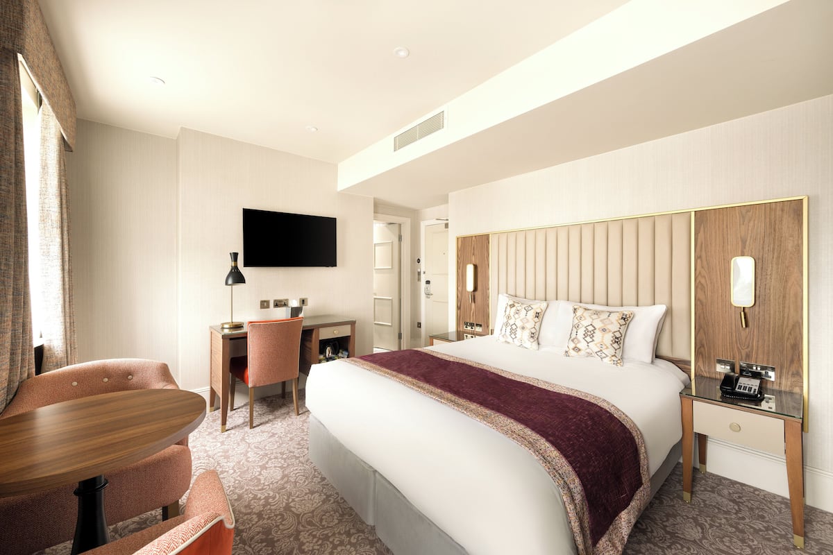 Standard Room, 1 King Bed, Sea View | Premium bedding, minibar, in-room safe, individually decorated
