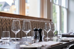 Breakfast, lunch, dinner served; British cuisine, garden views  - voco The Clifton Folkestone by IHG (Folkestone)