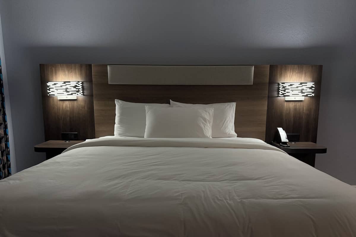 Presidential Suite | Premium bedding, pillowtop beds, desk, blackout drapes