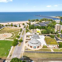 Beach nearby, white sand, beach volleyball