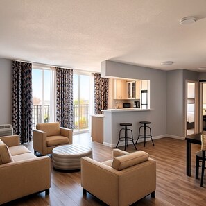 Presidential Suite | Living area - Silver Beach Hotel (Saint Joseph)