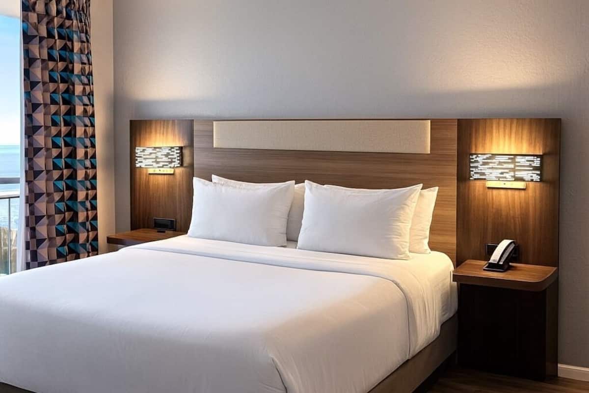 Presidential Suite | Premium bedding, pillowtop beds, desk, blackout drapes