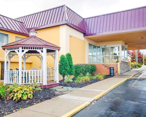Exterior - Quality Inn & Suites Syracuse Fairgrounds (Syracuse)