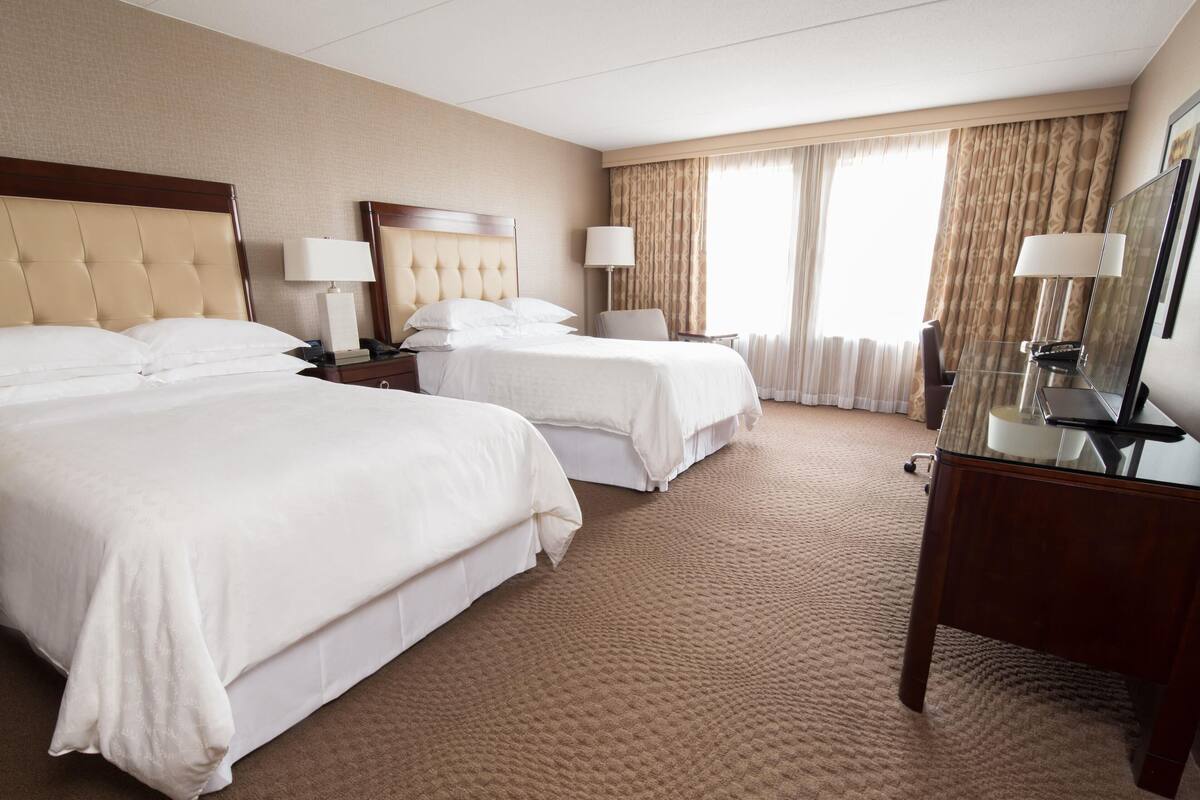 Hypo-allergenic bedding available, in-room safe, desk, laptop workspace