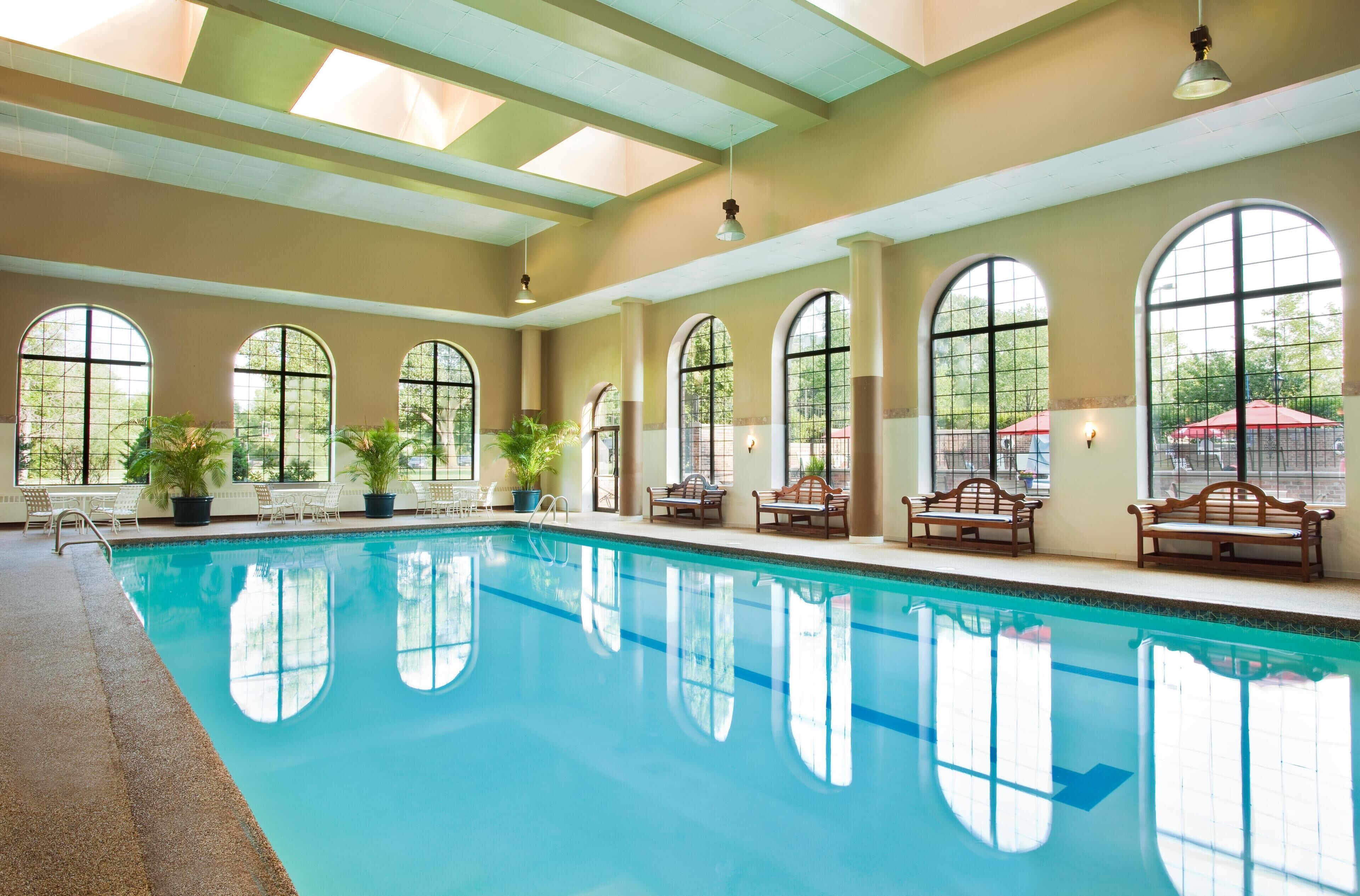 Piscine couverte, piscine extérieure