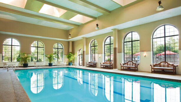 Indoor pool, outdoor pool - Dolce by Wyndham Parsippany (Parsippany)