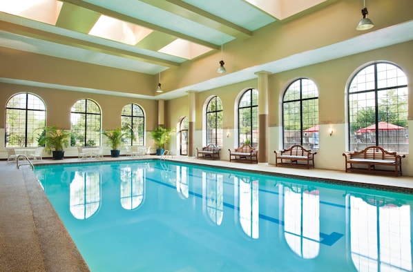 Indoor pool, outdoor pool - Dolce by Wyndham Parsippany (Parsippany)