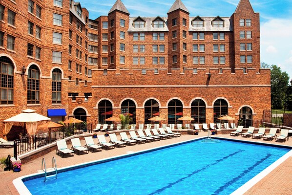 Indoor pool, outdoor pool - Sheraton Parsippany Hotel (Parsippany)