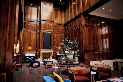 The Adolphus, Autograph Collection