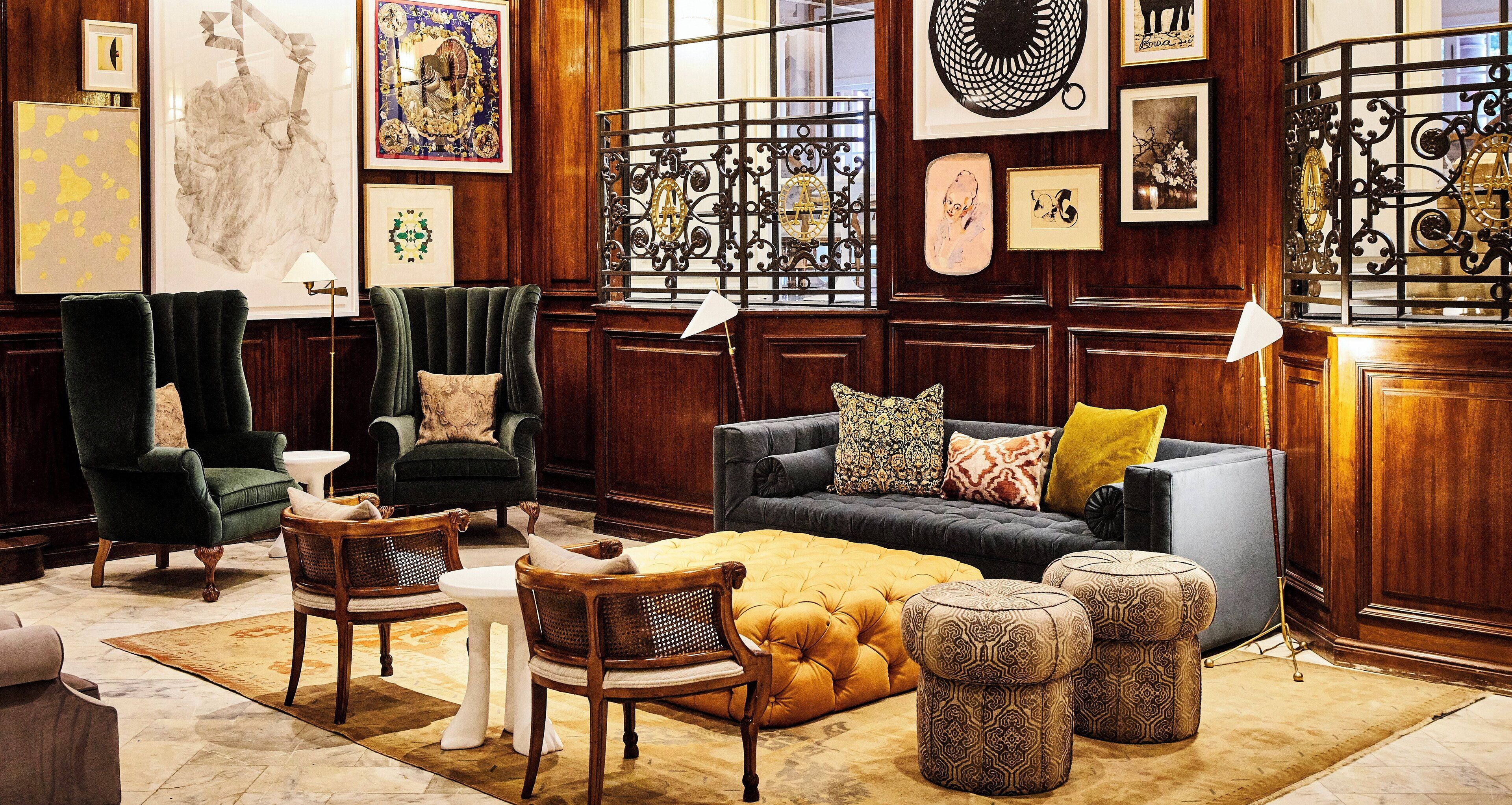 4 من المطاعم، حيث تُقدم وجبات الإفطار، الغداء، العشاء، الأطباق العالمية