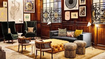 4 restaurantes, se sirven desayunos, comidas y cocina internacional