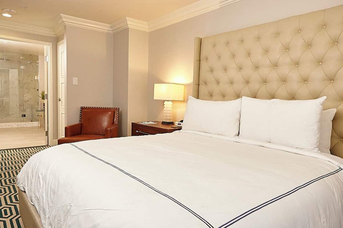 Luxury-Suite, 1 Schlafzimmer | Allergikerbettwaren, Daunenbettdecken, Pillowtop-Betten, Minibar