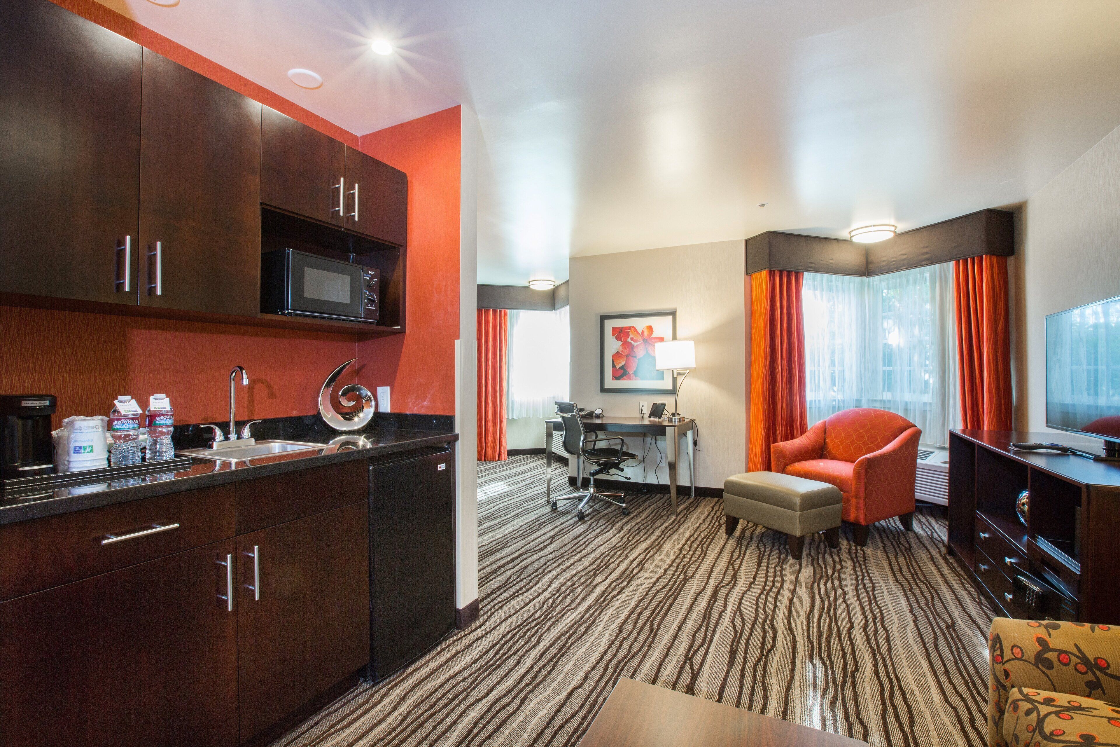 suite, 1 king bed | pillow-top beds, in-room safe, desk, blackout curtains