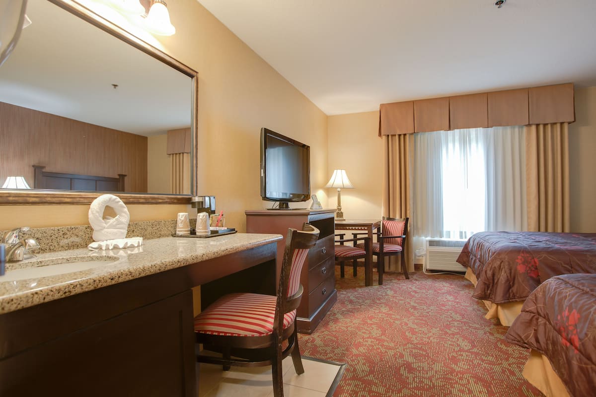 family suite, 2 bedrooms | desk, blackout curtains, soundproofing, cots/infant beds