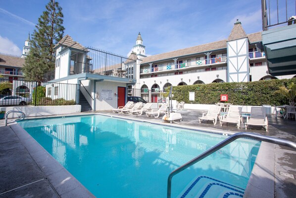 Outdoor pool, sun loungers