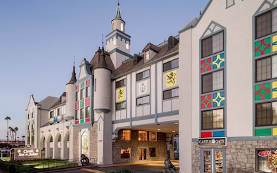 Castle Inn and Suites