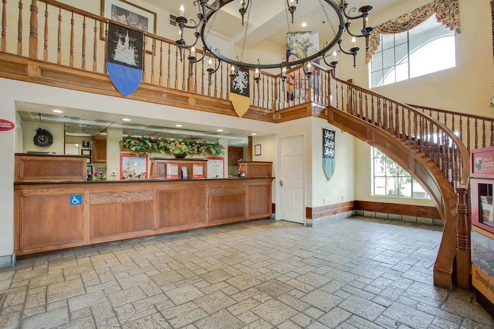 Castle Inn and Suites