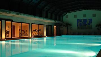 Piscine intérieure