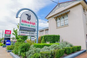 Front of property - Abbotsleigh Motor Inn (Armidale)
