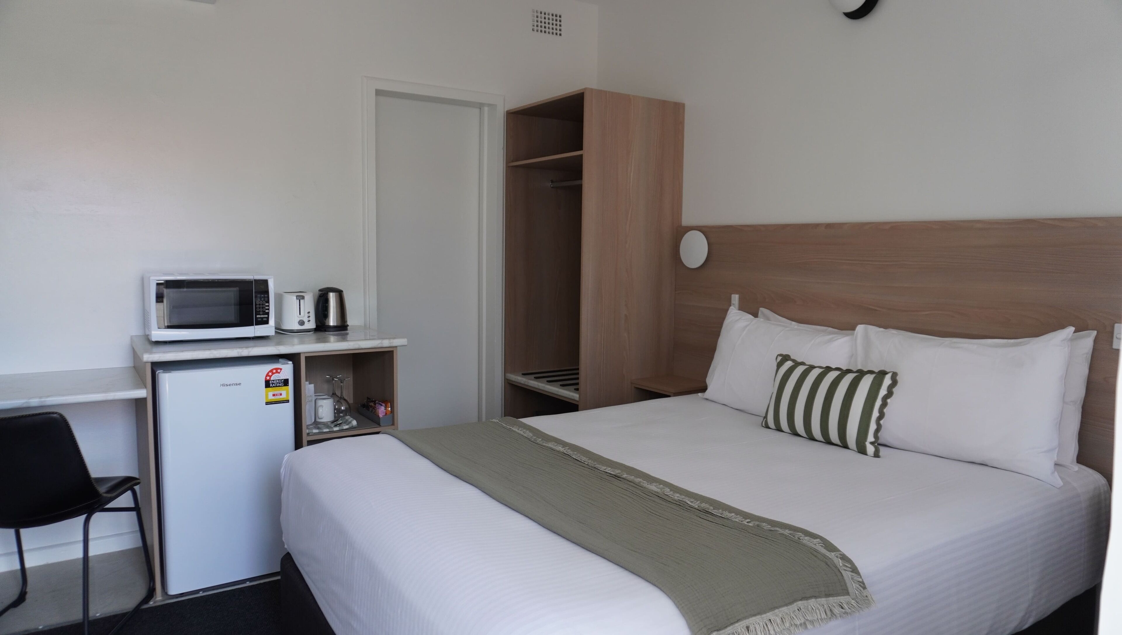 Quarto, para não fumantes (Budget  Room) | Cofres nos quartos, escrivaninha, Wi-Fi de cortesia, roupa de cama