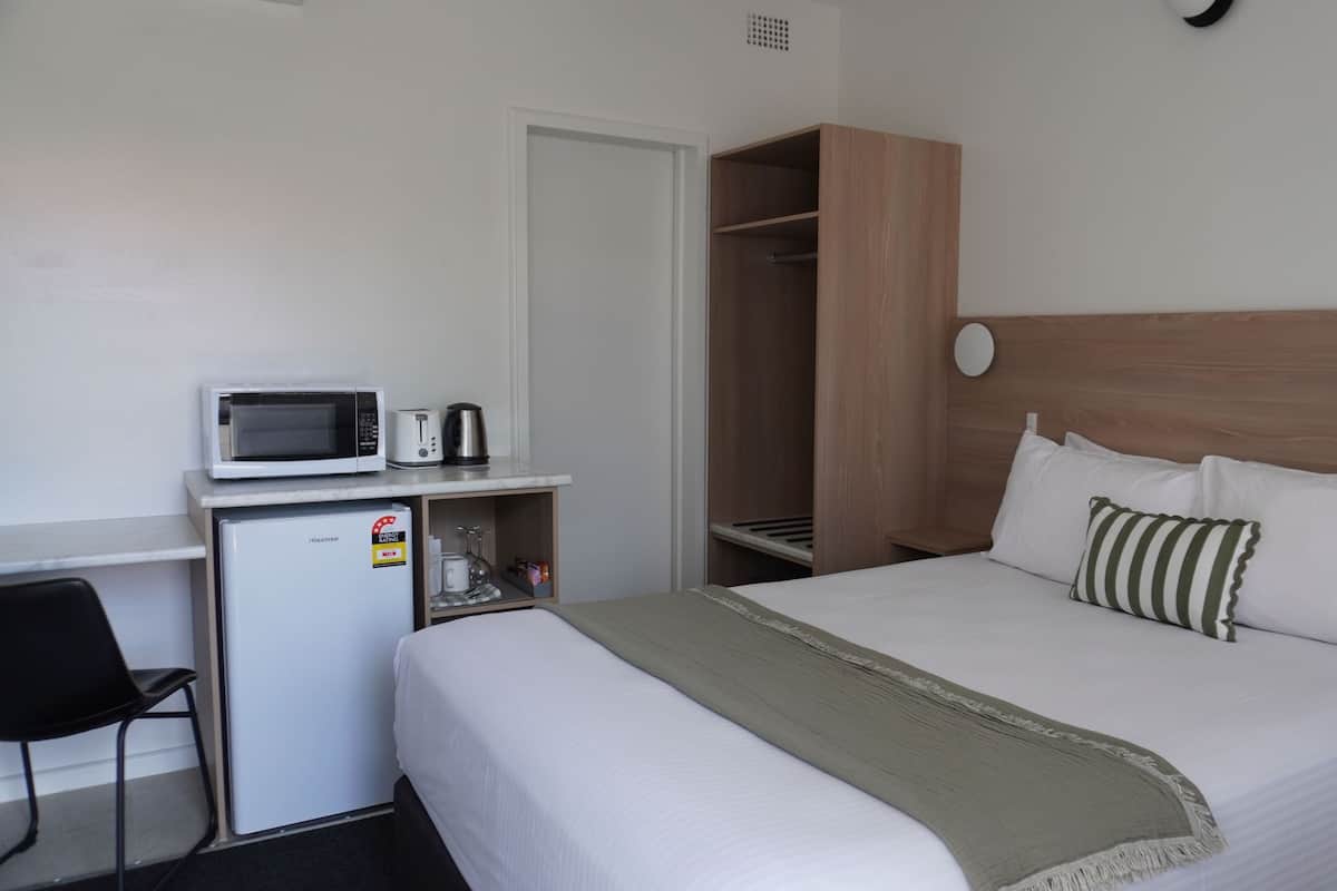 Rum - icke-rökare (Budget Room) | Värdeförvaringsskåp på rummet, skrivbord, gratis wi-fi och sängkläder