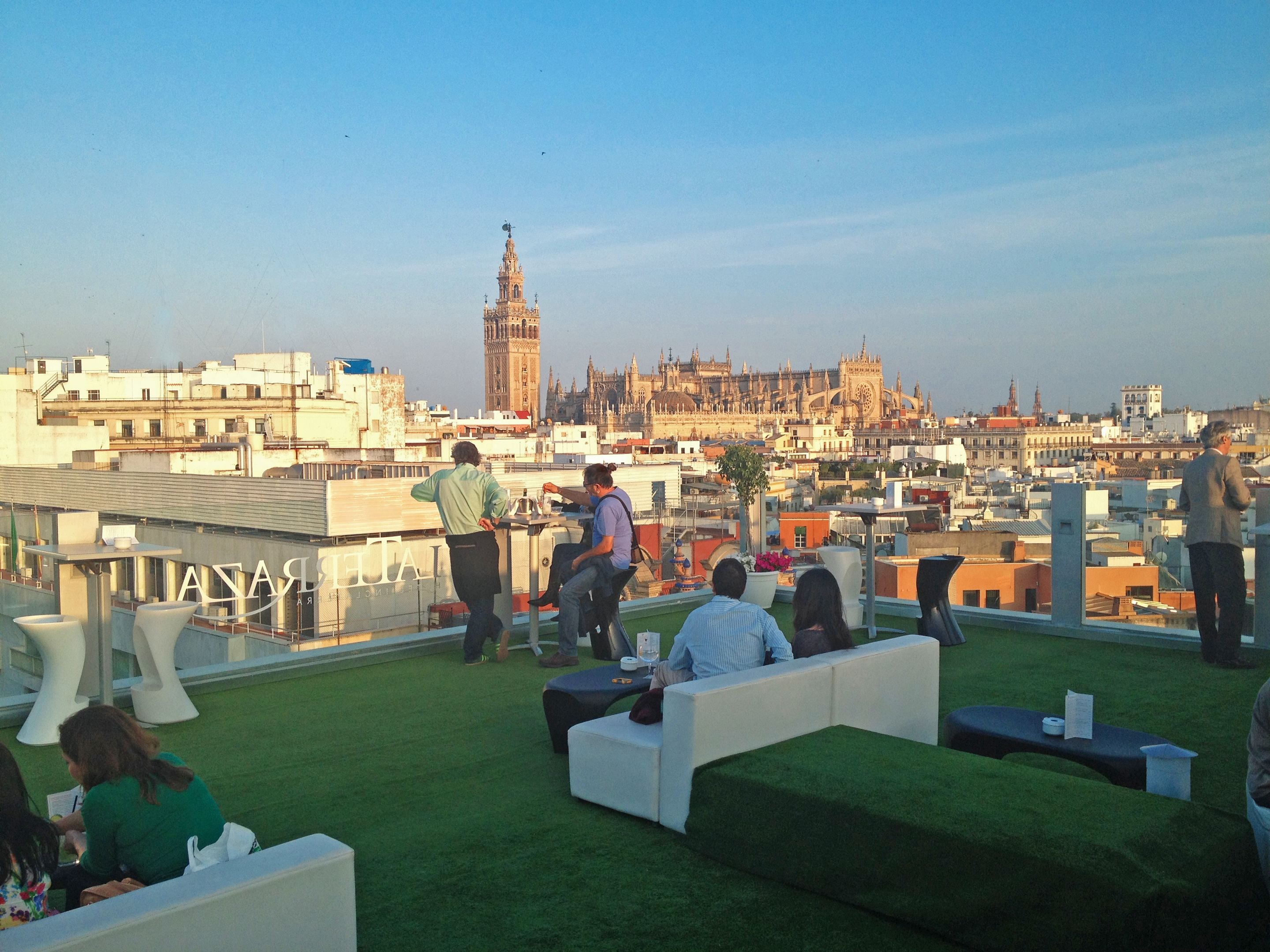 rooftop bar, al fresco dining
