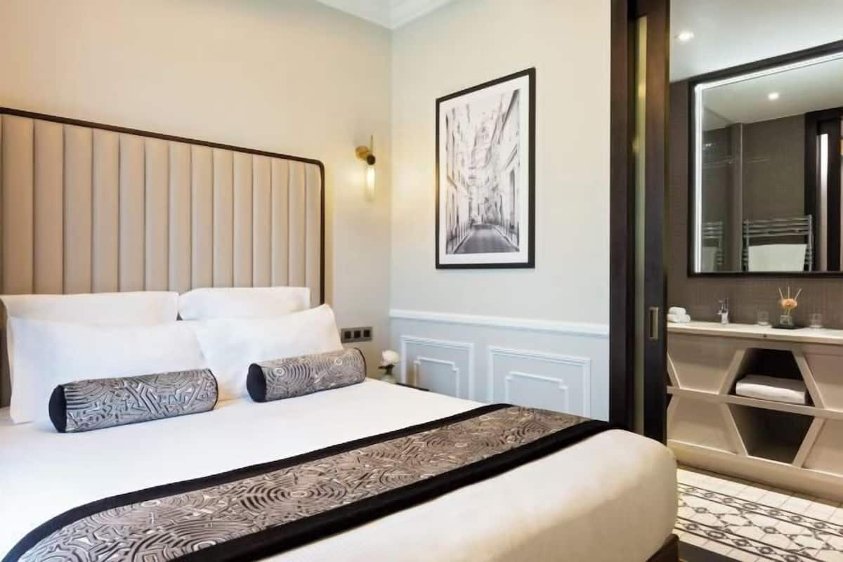 1 bedroom, Egyptian cotton sheets, premium bedding, in-room safe