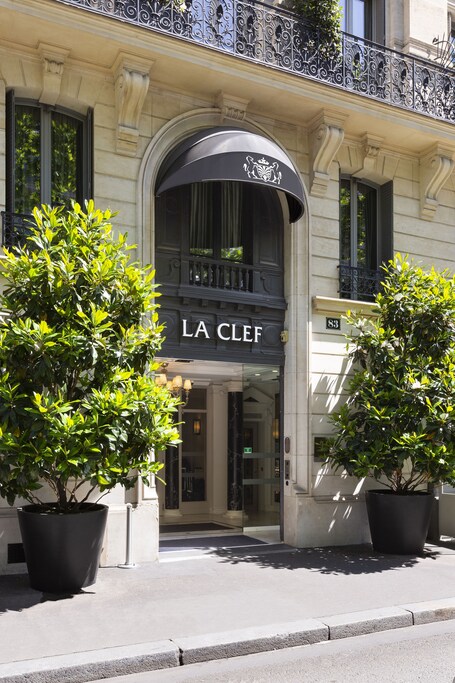 La Clef Tour Eiffel Paris by The Crest Collection - Image 13