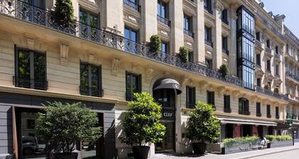 La Clef Tour Eiffel Paris by The Crest Collection