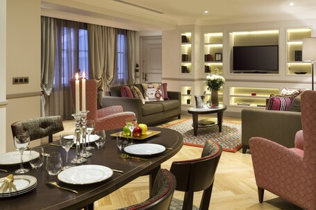 La Clef Tour Eiffel Paris by The Crest Collection - Image 31