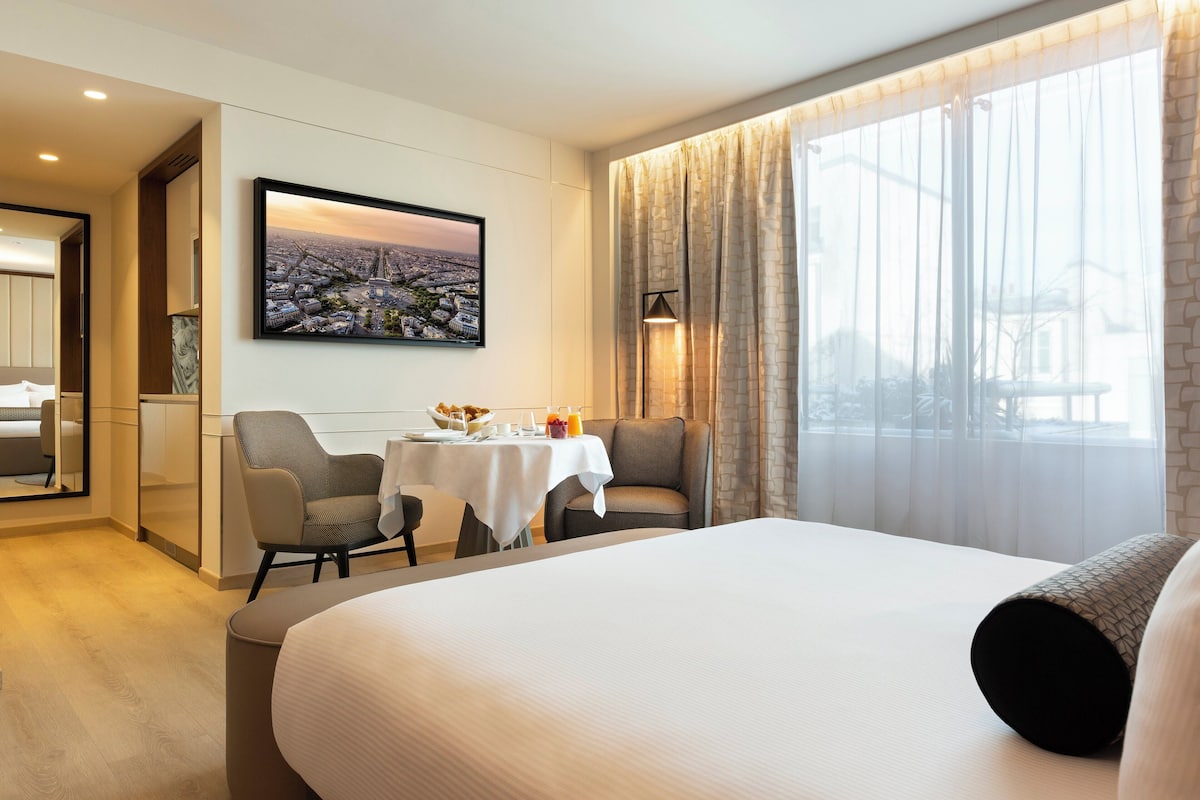 Premium Room (Superior) | 1 bedroom, Egyptian cotton sheets, premium bedding, in-room safe