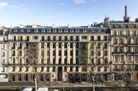 La Clef Tour Eiffel Paris by The Crest Collection - Image 1