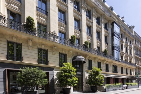 La Clef Tour Eiffel Paris by The Crest Collection - Image 4
