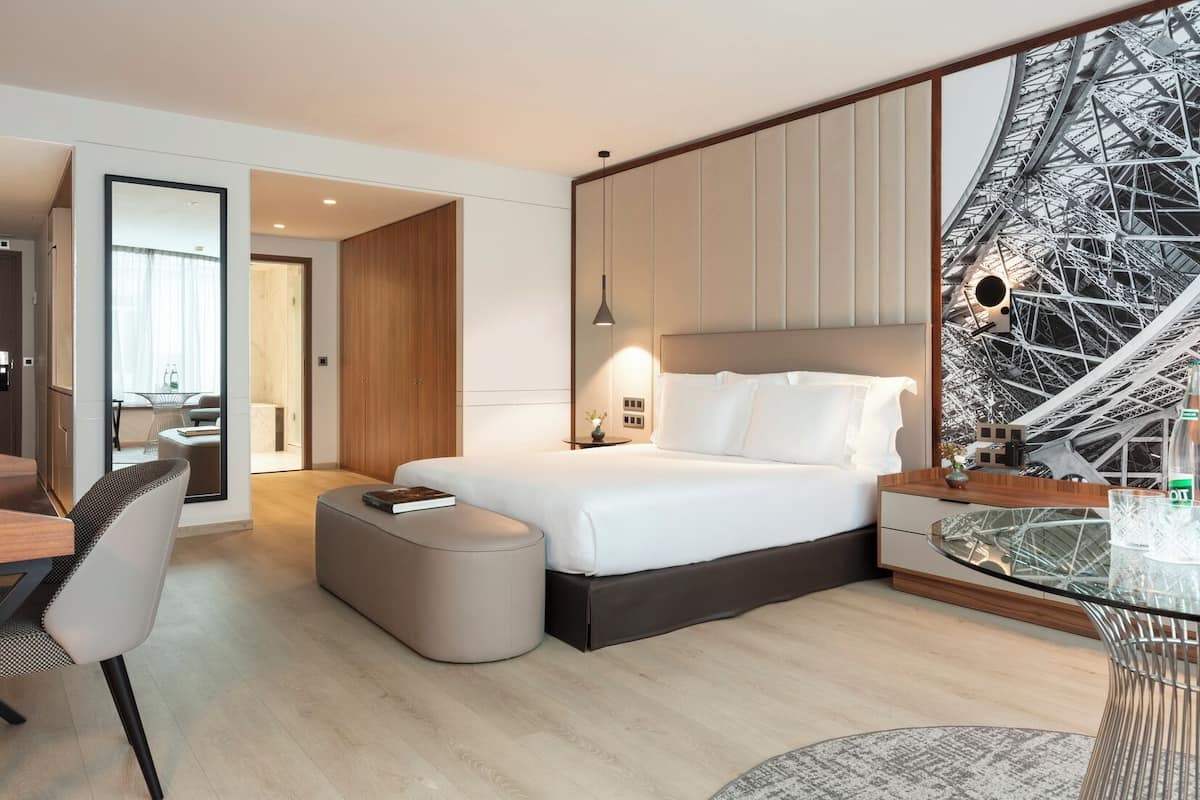 Junior Suite | Egyptian cotton sheets, premium bedding, in-room safe, desk