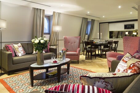 La Clef Tour Eiffel Paris by The Crest Collection - Image 37