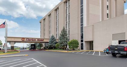 Clarion Hotel Airport Area