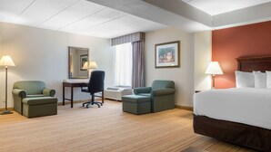 Suite, 1 King Bed with Sofa bed, Non Smoking - Clarion Hotel Airport Area (Indianapolis)