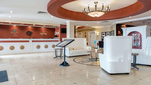 Lobby - Clarion Hotel Airport Area (Indianapolis)