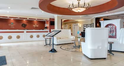 Clarion Hotel Airport Area