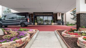 Exterior - Clarion Hotel Airport Area (Indianapolis)