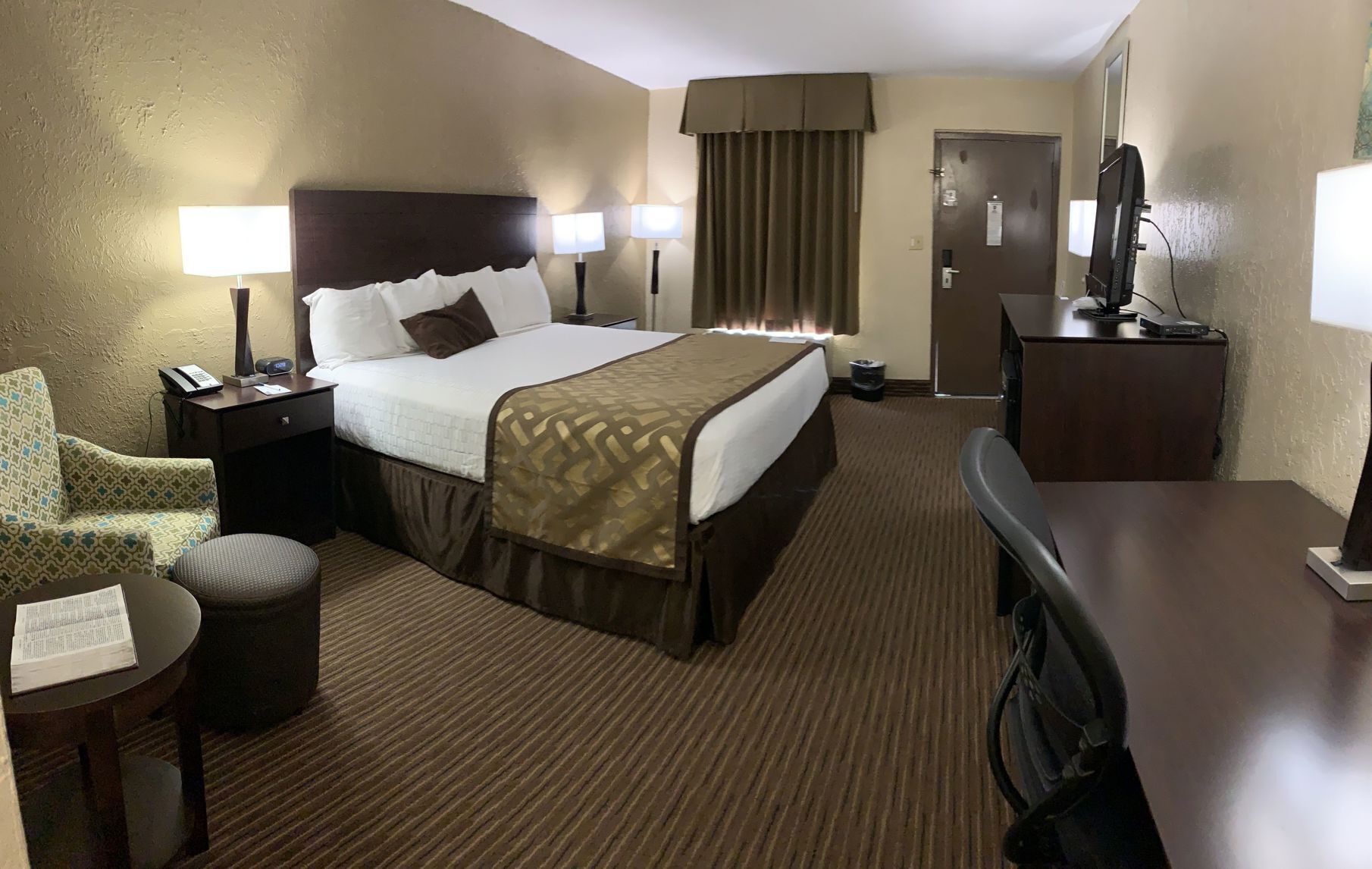 Desk, iron/ironing board, free WiFi, bed sheets