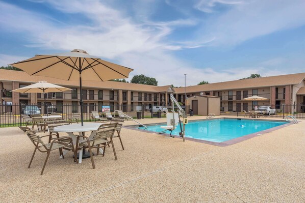 Outdoor pool, sun loungers